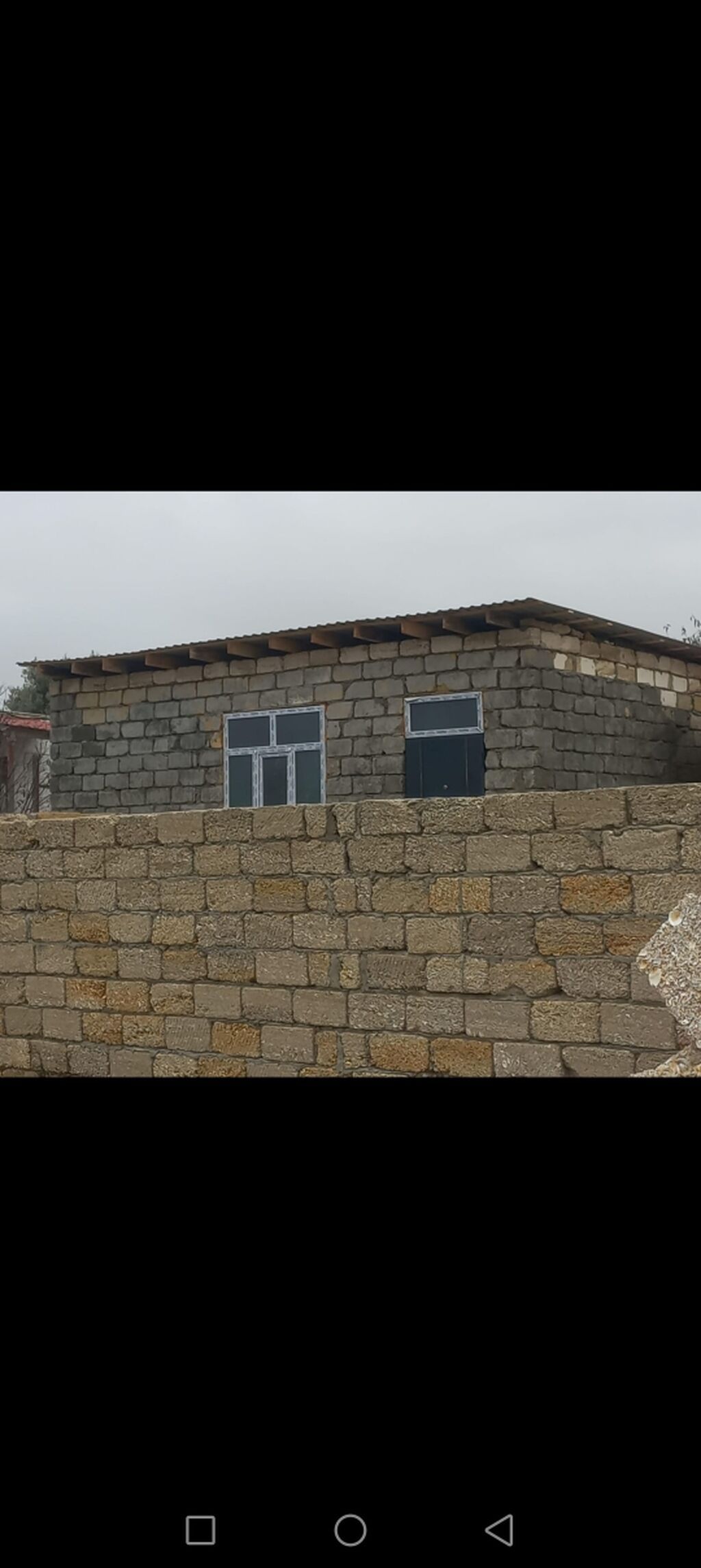 Kürdəxanıda ev satilir 2 sotda 2 otaq zal kaminalari cekilmeyib bezi