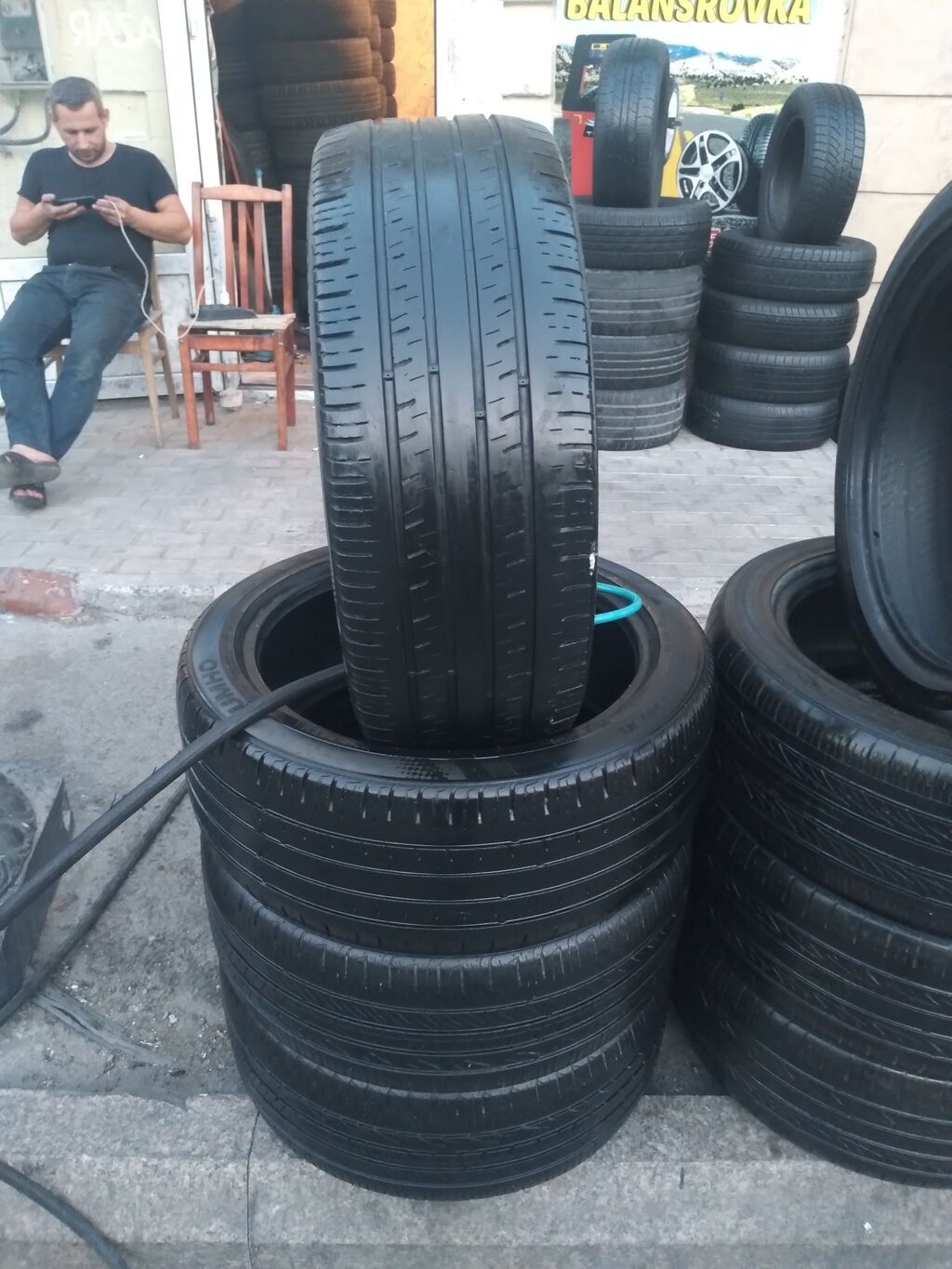 235 45 18 dir cox qewey veziyededir kanpilekdir qiymeti munasibdir 230