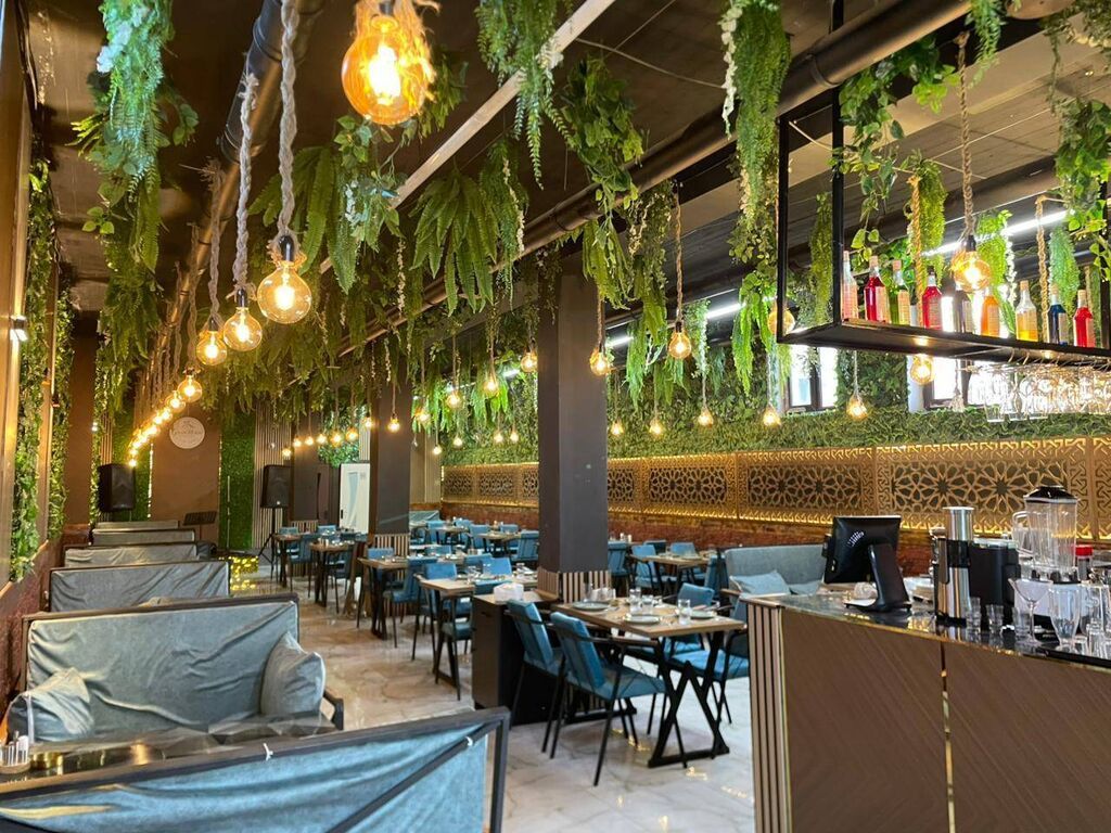 Ofisiant, Qadın, 3-5 illik təcrübə