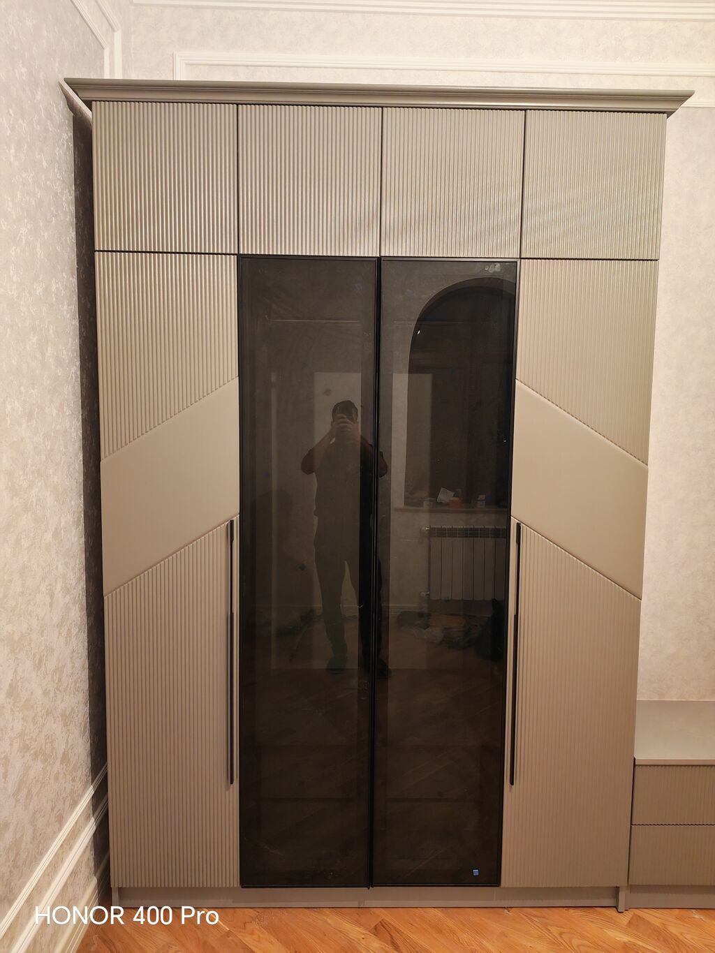 3 qapılı, Güzgülü, Bej, Digər material, Açılan, Düz dolab