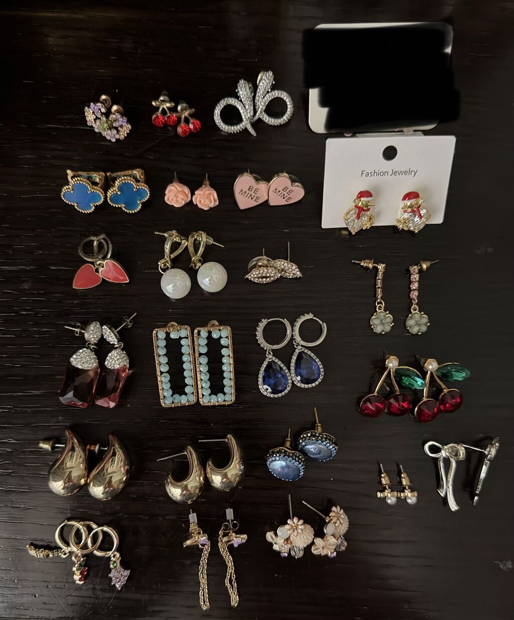 Qadın sırğaları seti - Material təsviri: bijuteriya metallarından