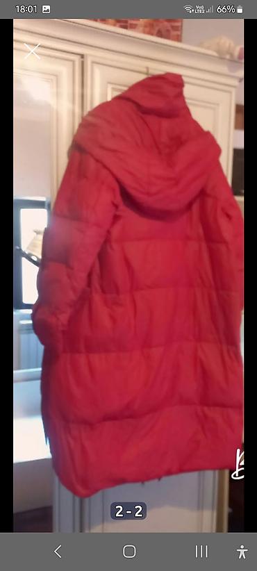 Qadınlar üçün uzun qış paltosu – qırmızı rəngdə - Model: kapüşonlu - şəkil 3