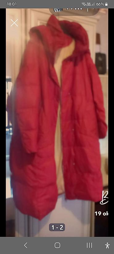 Qadınlar üçün uzun qış paltosu – qırmızı rəngdə - Model: kapüşonlu - şəkil 2