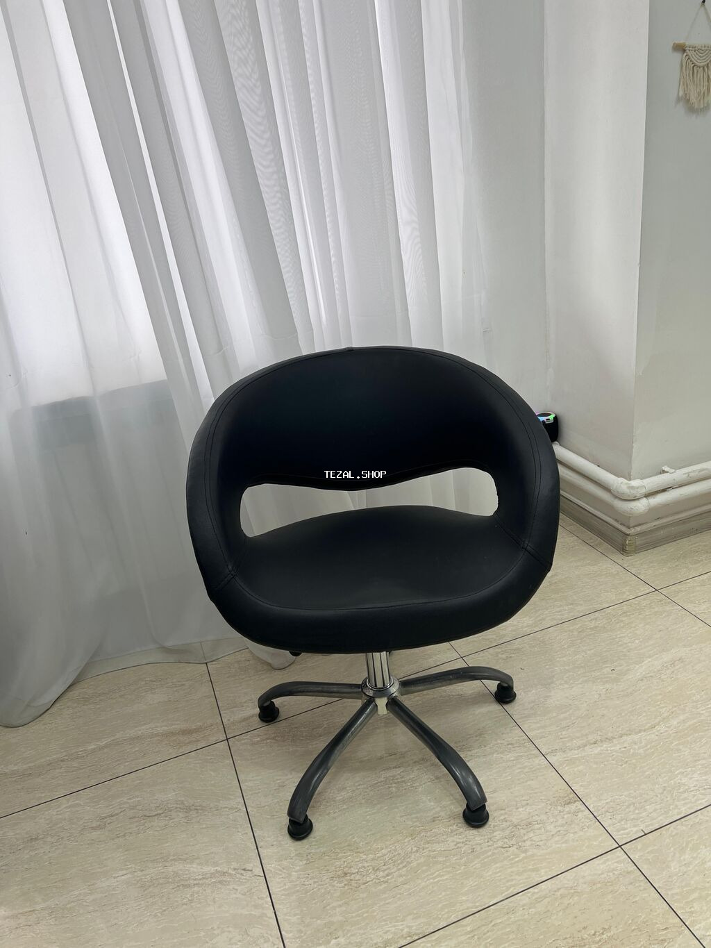 Şəkildə görünən bütün salon malları satılır. ayrı ayrı qiymət üçün 055