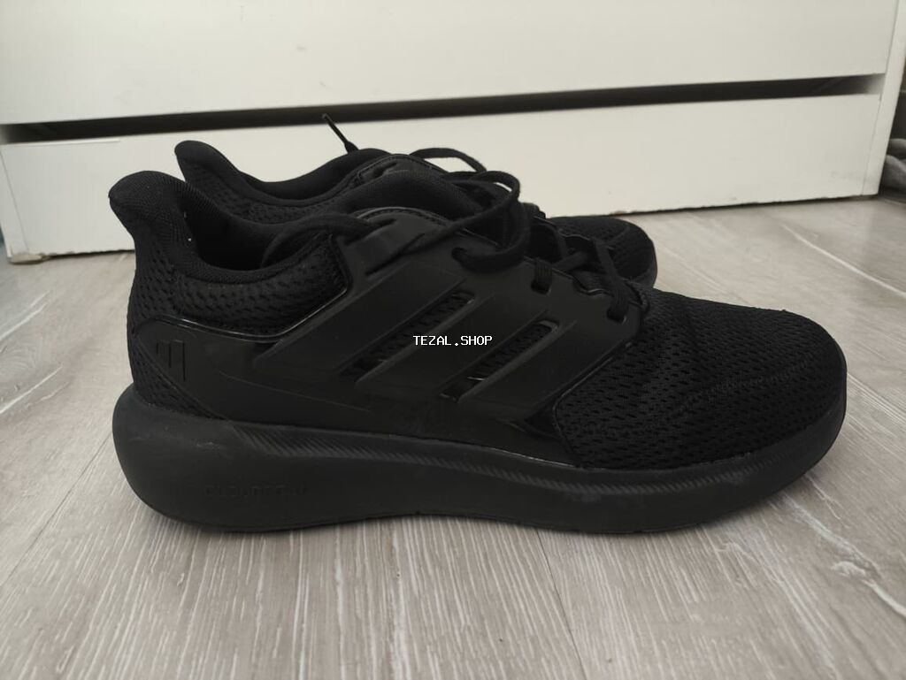 Tam qara Adidas idman ayaqqabısı - Model: qaçış/treyninq tərzində