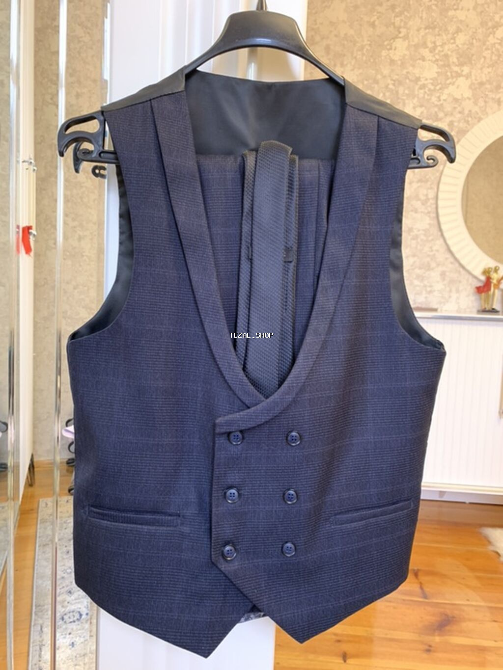 1 dəfə geyinilib,150 azn’ə alınıb,85 azn’ə satılır.S razmerdir. Kişi