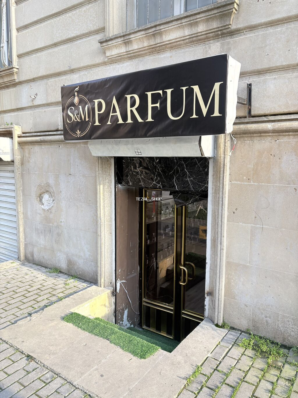 Elmlərdə hazır Ətir mağazası kirayə verilir. Hər bir şəraiti var