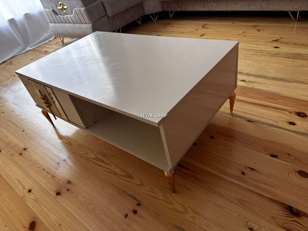 Ağ rəngli salon/jurnal masası - Dizayn: müasir minimal üslub, parlaq