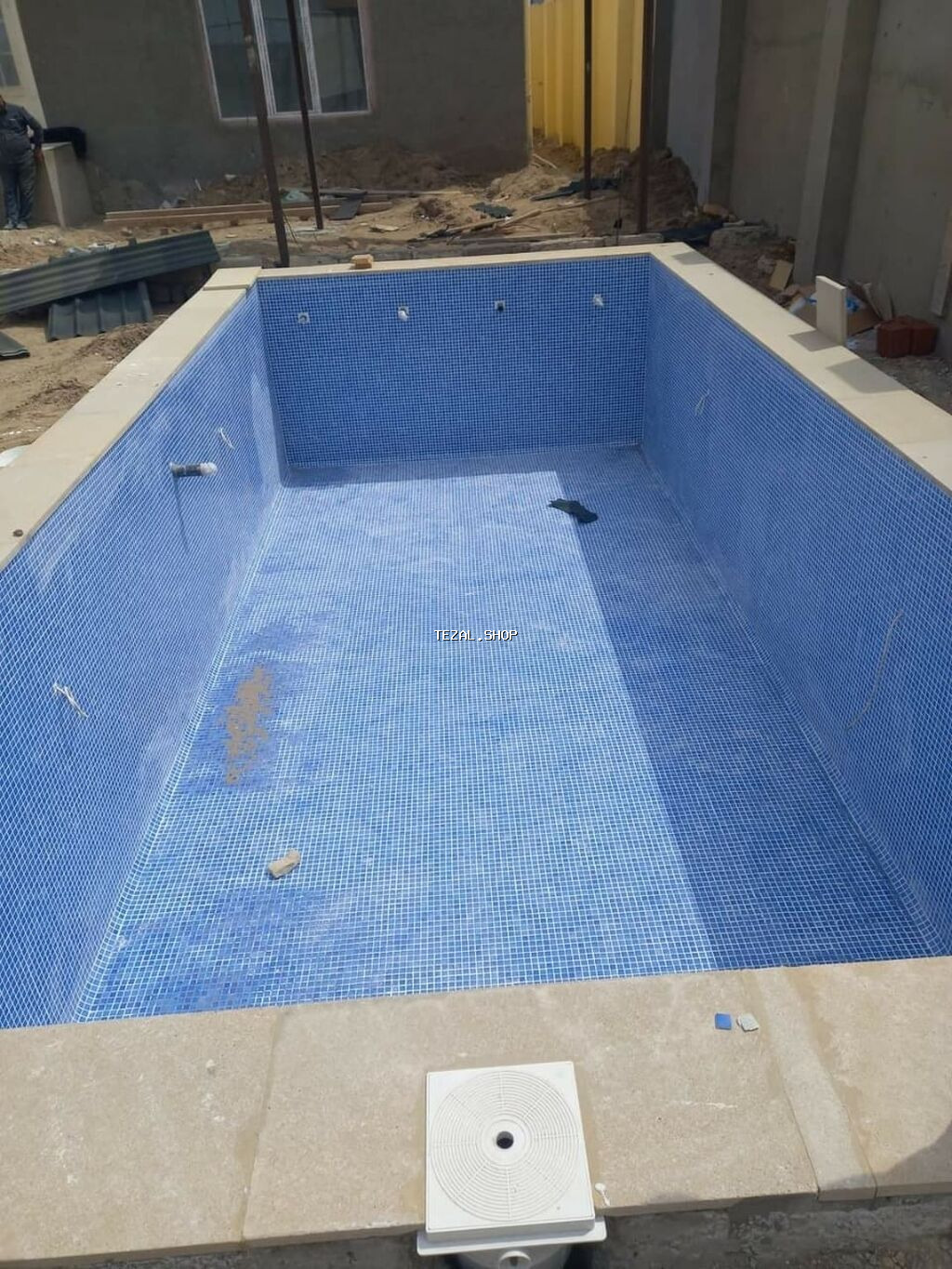 Herkese salam biz şirket deyilik birqadayq .evlerin ve hovuzlarin