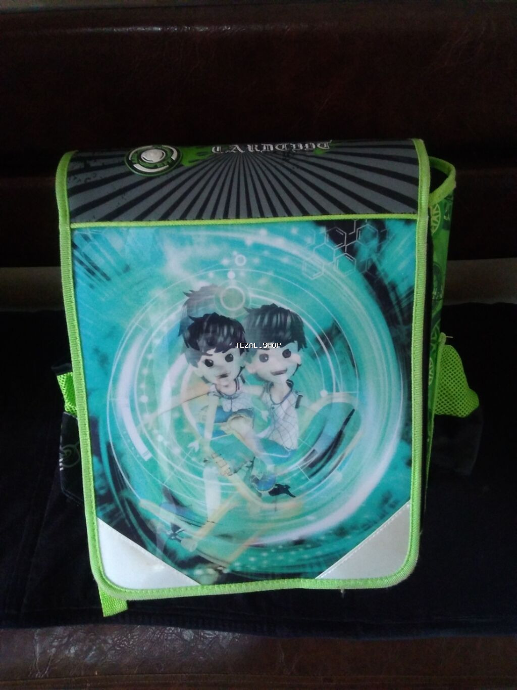 Uşaq məktəb çantası – sərt formalı, yaşıl-qara rəng palitrasında