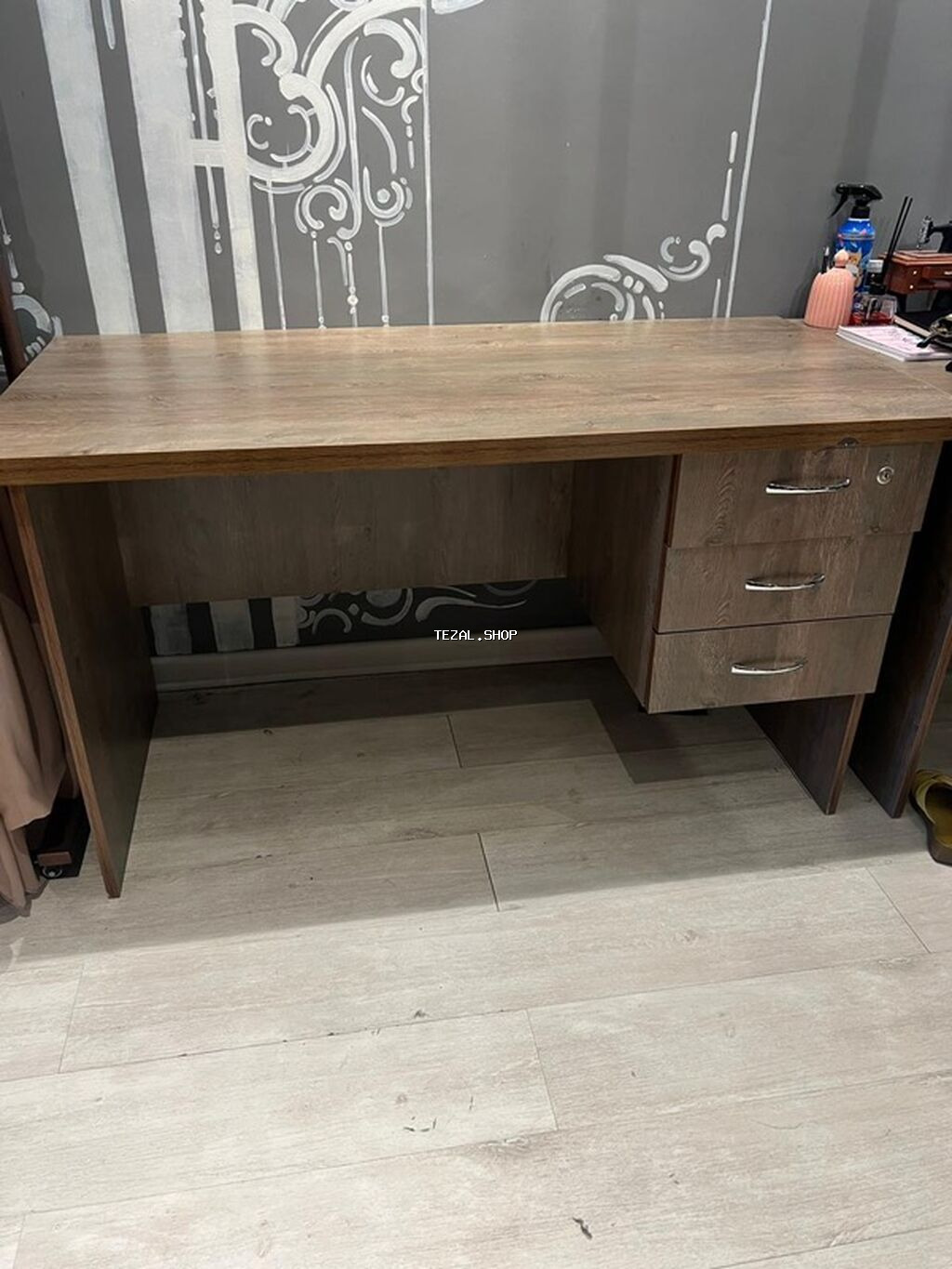 İşçi üçün, Dördbucaq masa