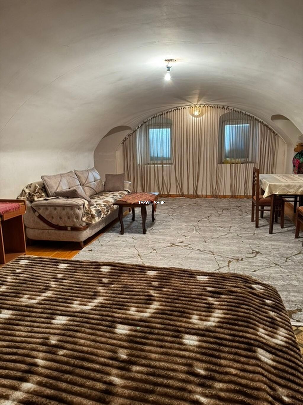 Kirayə verilir: geniş və rahat mansard tipli otaq Xüsusiyyətlər: -