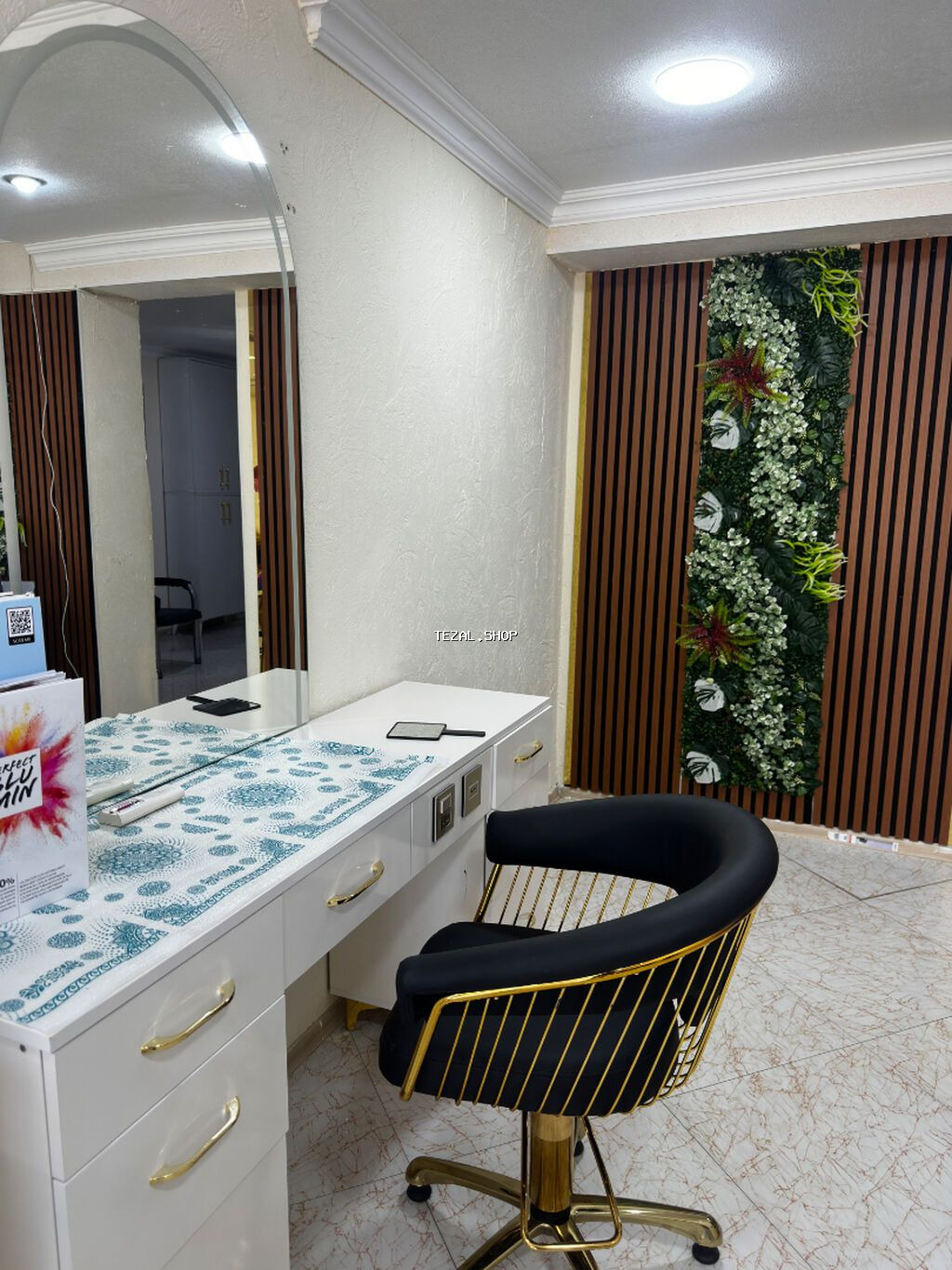 İnsaatcilar metrosunun yaxinligi 3 deq mesafede salonda guzgu ve otaq