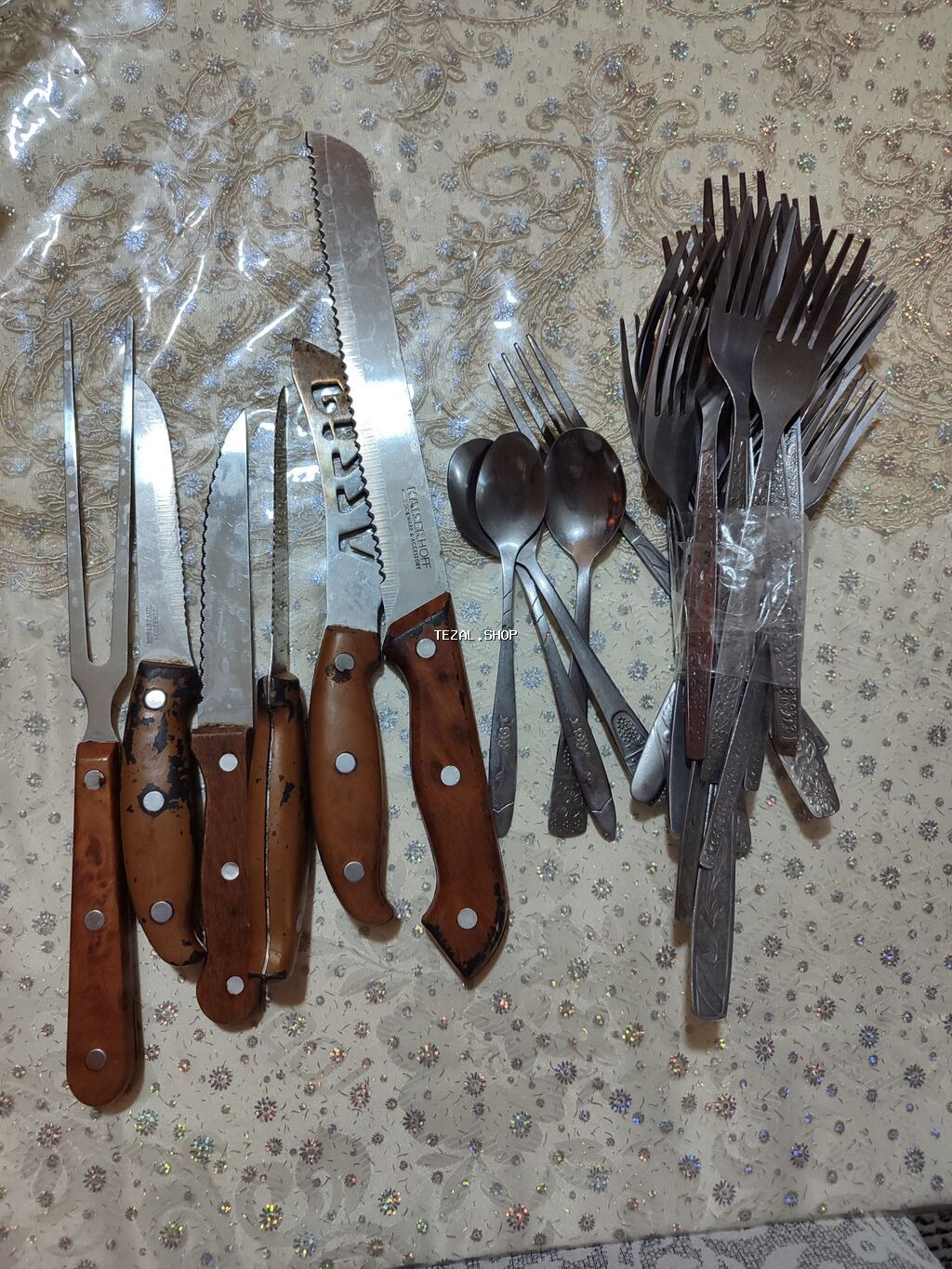 Mətbəx üçün qarışıq dəst – bıçaqlar, çəngəllər və qaşıqlar Tərkib: -