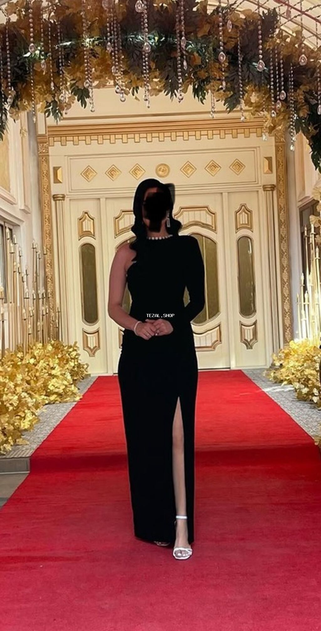 Qara axşam geyimi – zərif, uzun və bədənə oturan siluet. Korseli don