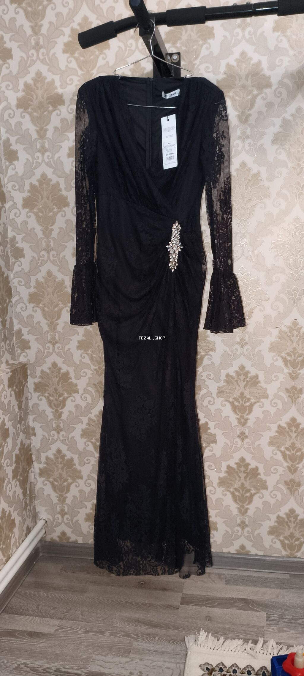 Qadınlar üçün uzun qara dəbdəbəli don. 60 azn alinib 1 defede