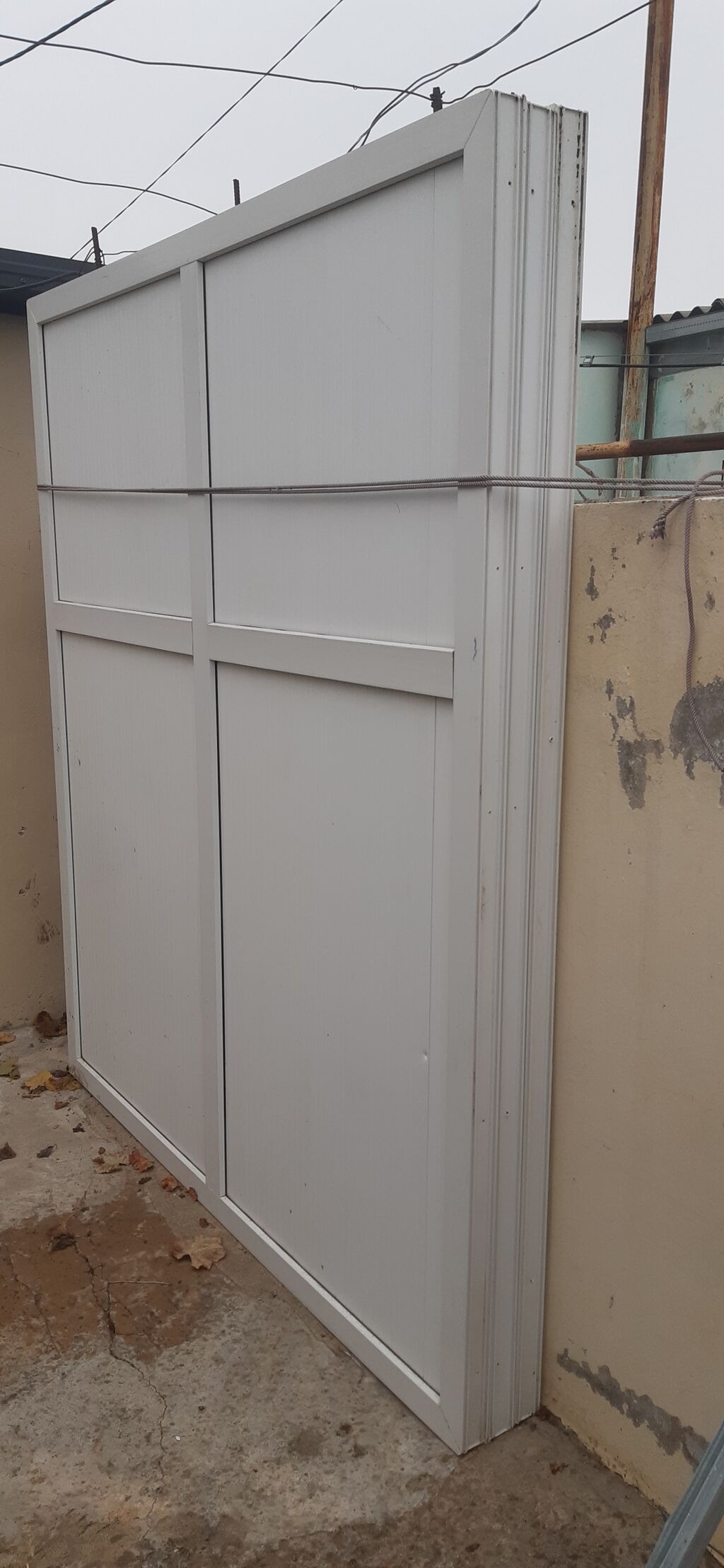 Перегородка пластиковая высота 2,20 ширина 191 в наличии три штуки