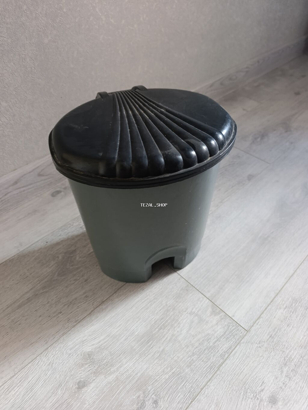 Plastik ayaqla açılan zibil qutusu - Material: möhkəm plastik - Rəng