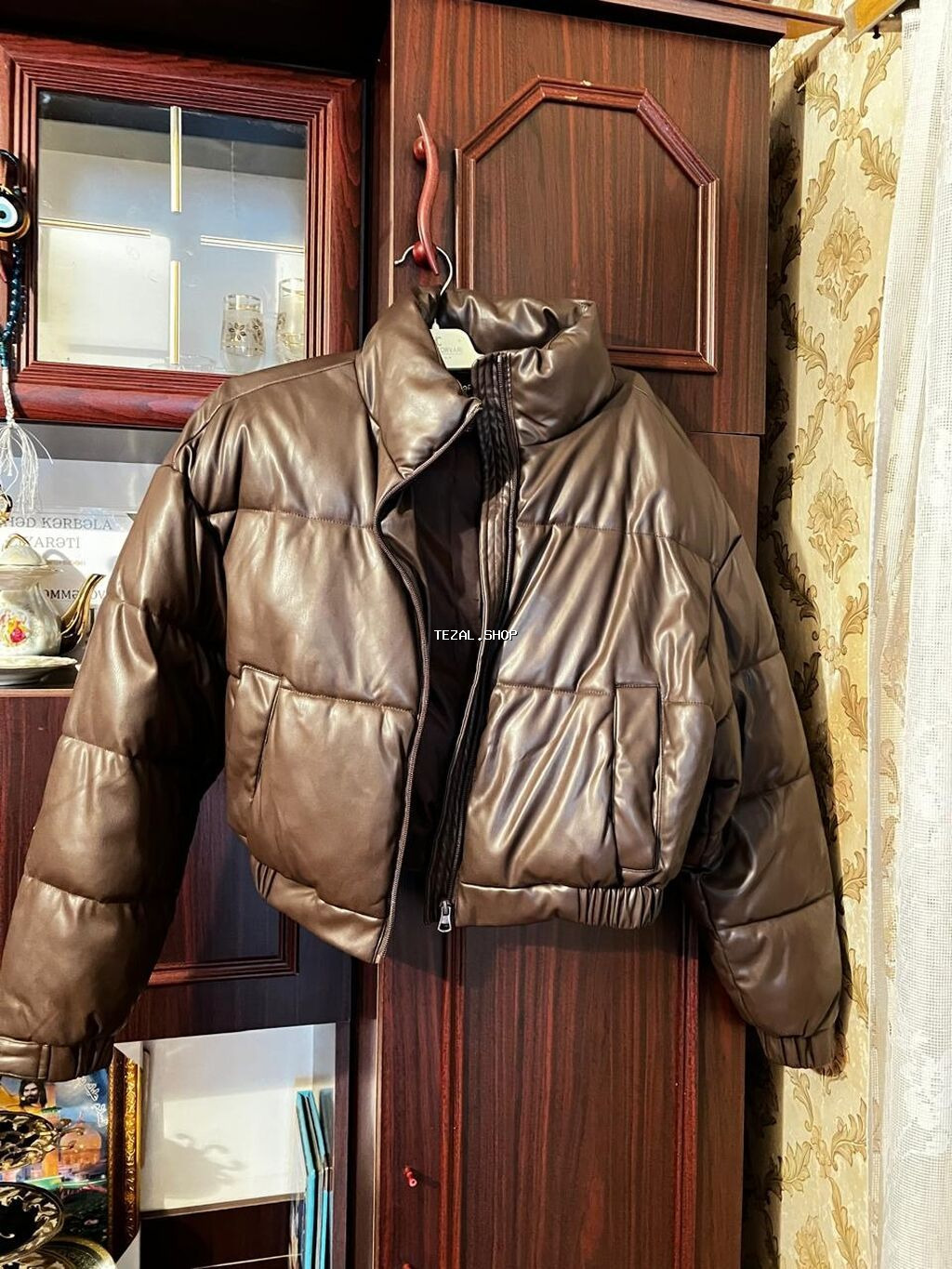 Hec geyinilməyib. defaktodan alınıb m razmerdir. Qısa dəri balonka - şəkil 2