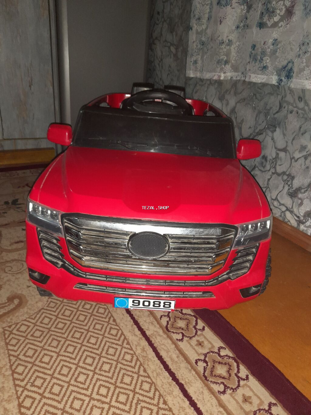 Uşaqlar üçün elektrikli minik maşını – qırmızı rəngdə - Korpus: SUV