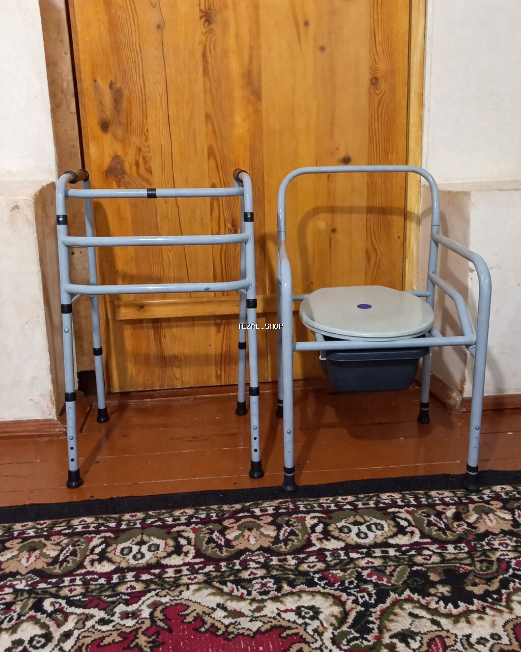 Tibbi köməkçi avadanlıq dəsti - Tualet oturacağı olan komod kreslo