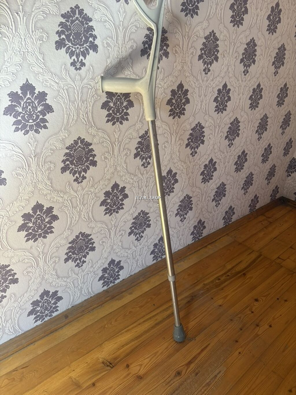 Tənzimlənən dirsəkaltı qoltuqaltı, gəzinti zamanı dəstək və stabillik