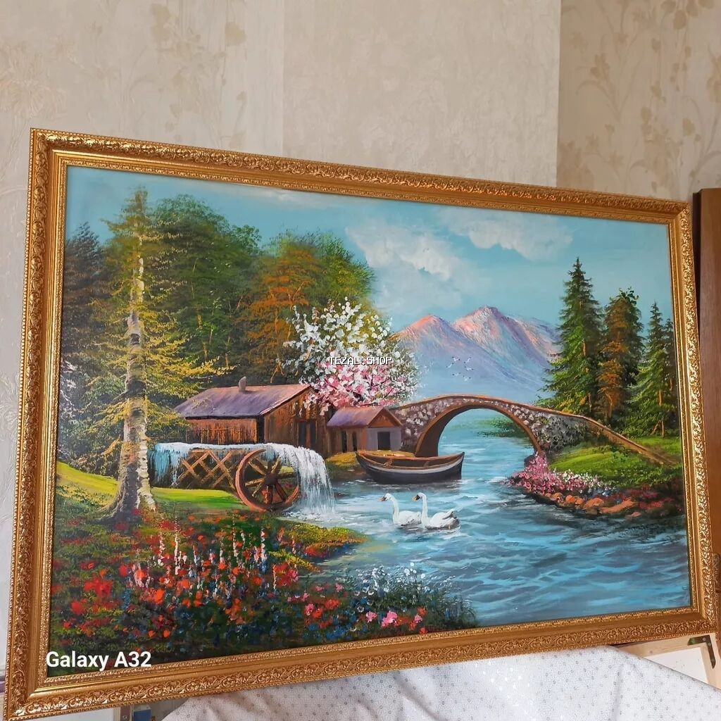 Meşə fonunda çay kənarında yerləşən kənd evinin təsvir olunduğu rəsm - şəkil 3