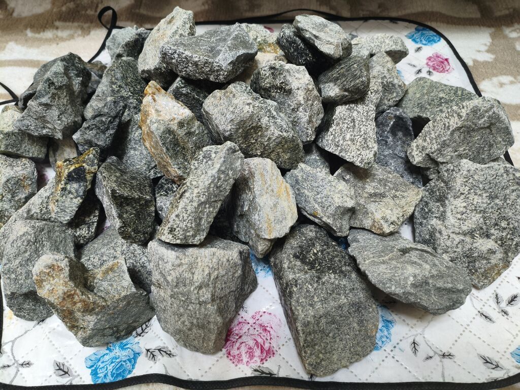 Gabbro diabaz 20kl - Material: sərt, sıx quruluşlu təbii daş