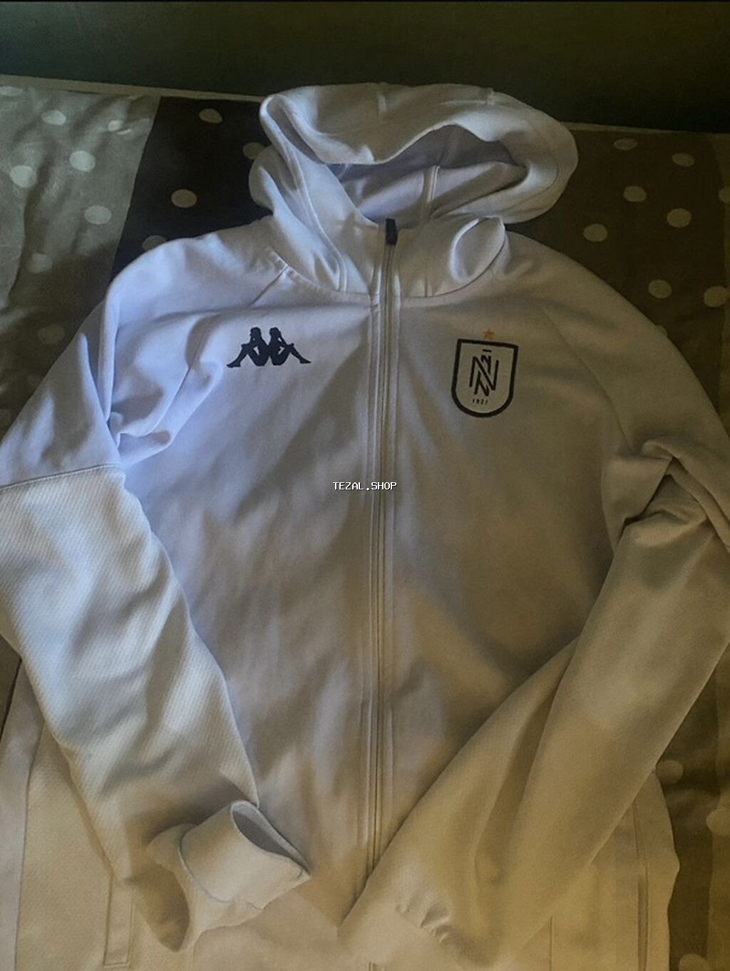 Razmer :M Kappa brendinin ağ rəngli futbol/kazıvka üst geyimi (hoodie