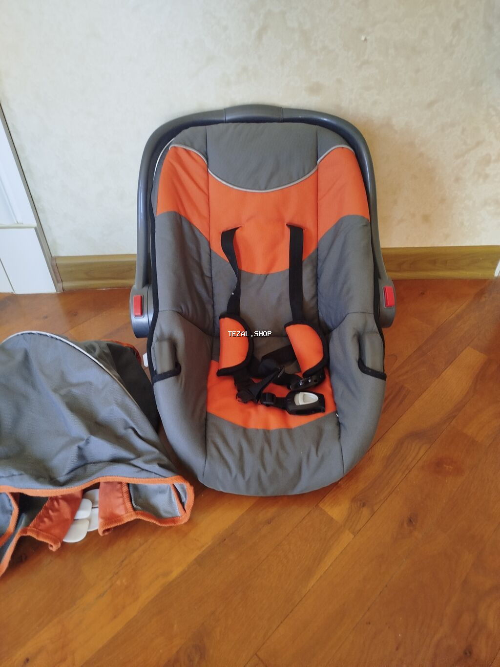 Uşaq avtomobil oturacağı - Rəng: boz-narıncı - Korpus: möhkəm plastik