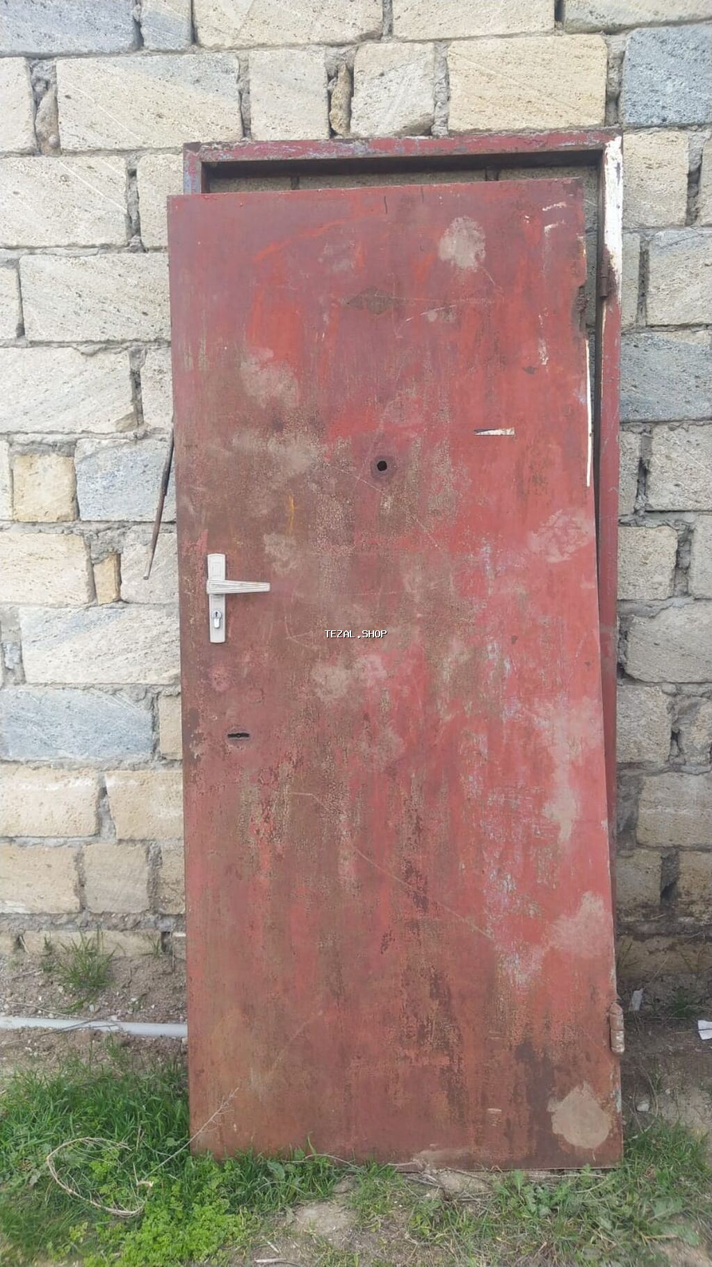 Qapilar 60 azn
100 azn
130 azn 
taxta qapi pencere 4edenn150 azn