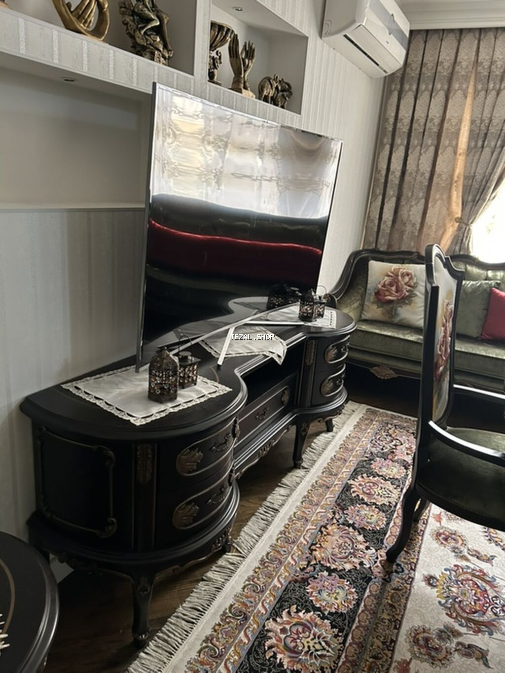 Yeni, Masa və oturacaqlar, İtaliya - şəkil 2