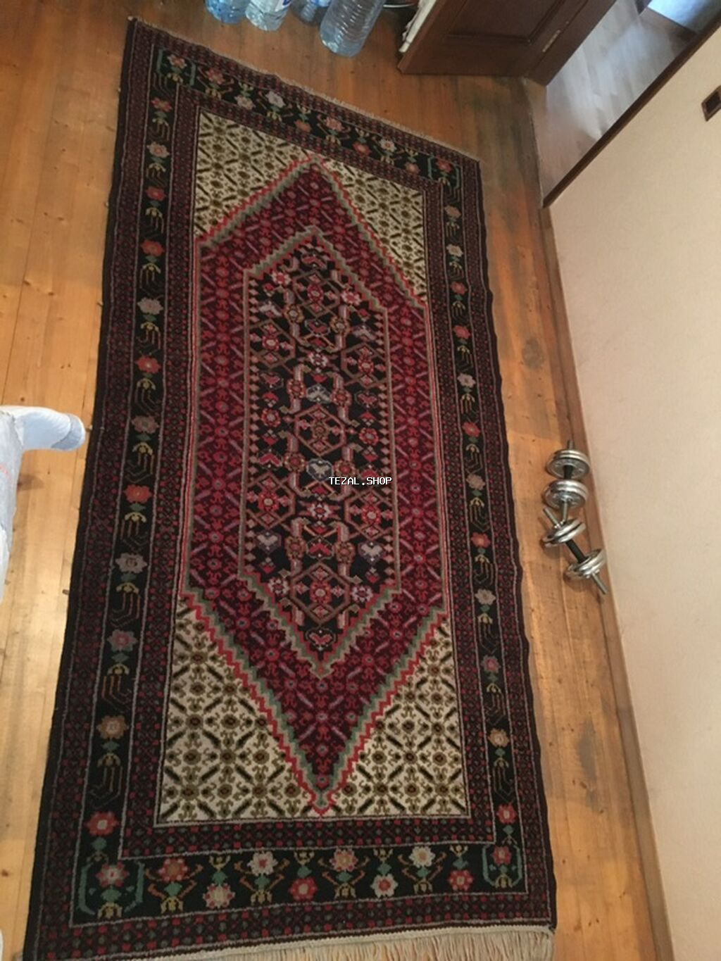 Xalça – əl toxuması, ulduz və gül motivli klassik Şərq dizaynı -