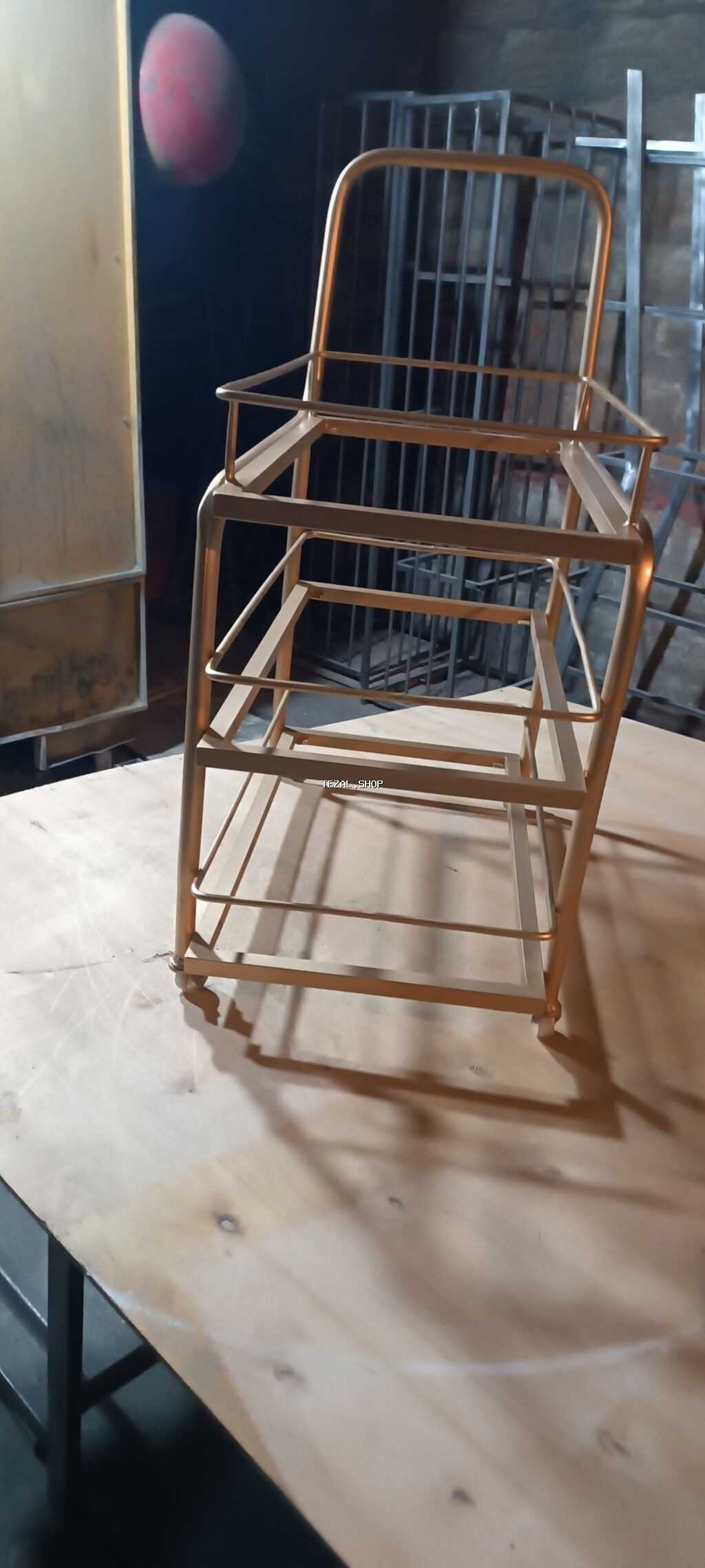 Metal çərçivəli çoxmərtəbəli servis/çəkməcə rəfi - Material: metaldan