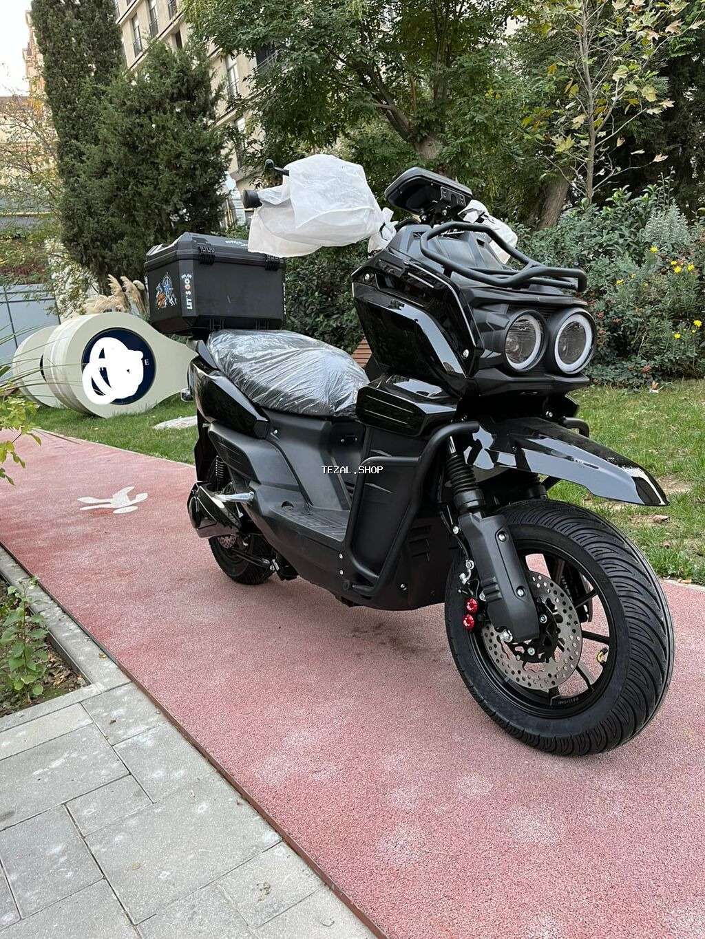 Şəhər və qısa səyahətlər üçün praktik skuter Xüsusiyyətlər: - Rəng