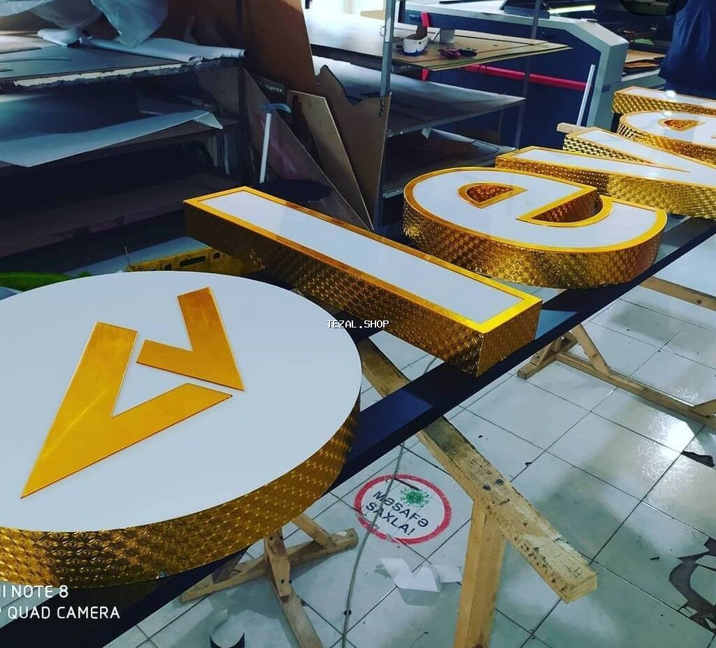 Reklam işlərinin yüksək səviyyədə görülməsi.Isiqli və sade qabarıq