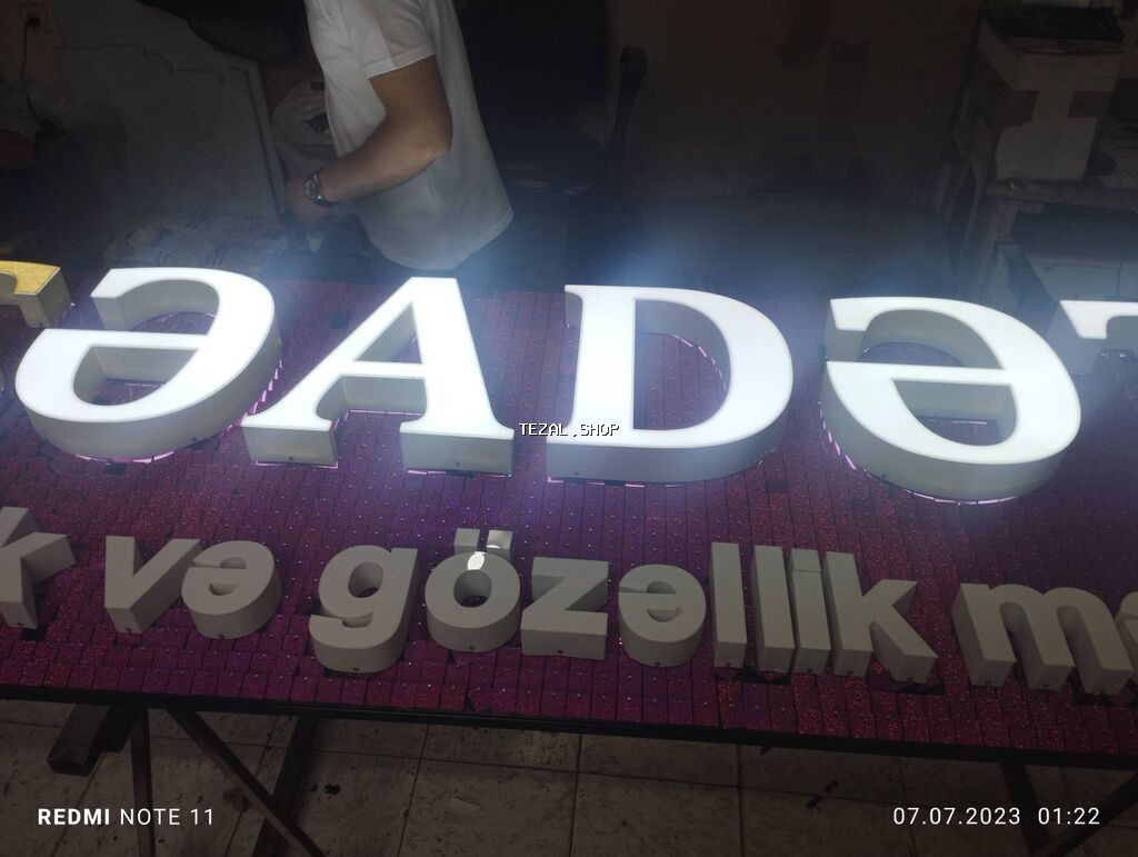 Reklam işlərinin yüksək səviyyədə görülməsi.Isiqli və sade qabarıq - şəkil 3