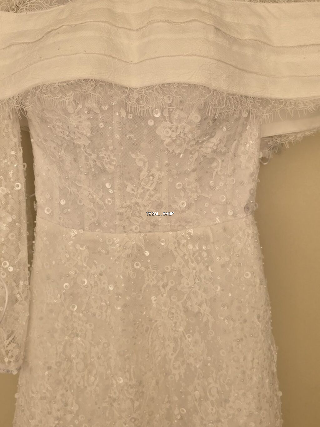 Ağ gəlinlik – zərif krujeva və payet işləməli - Model: “off-shoulder” - şəkil 3