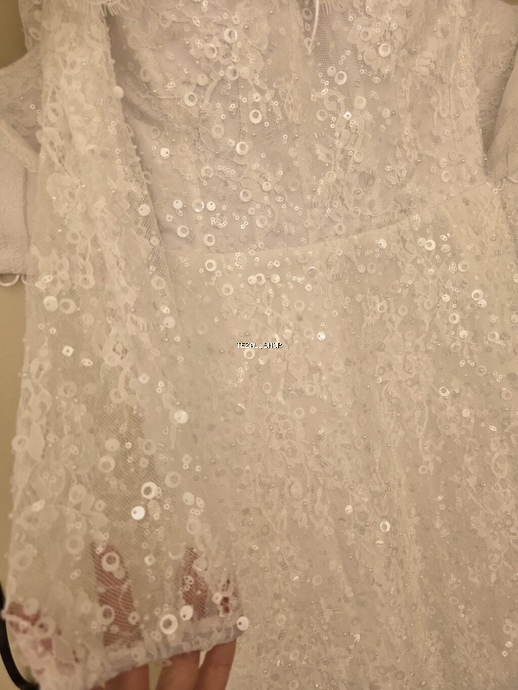 Ağ gəlinlik – zərif krujeva və payet işləməli - Model: “off-shoulder” - şəkil 4