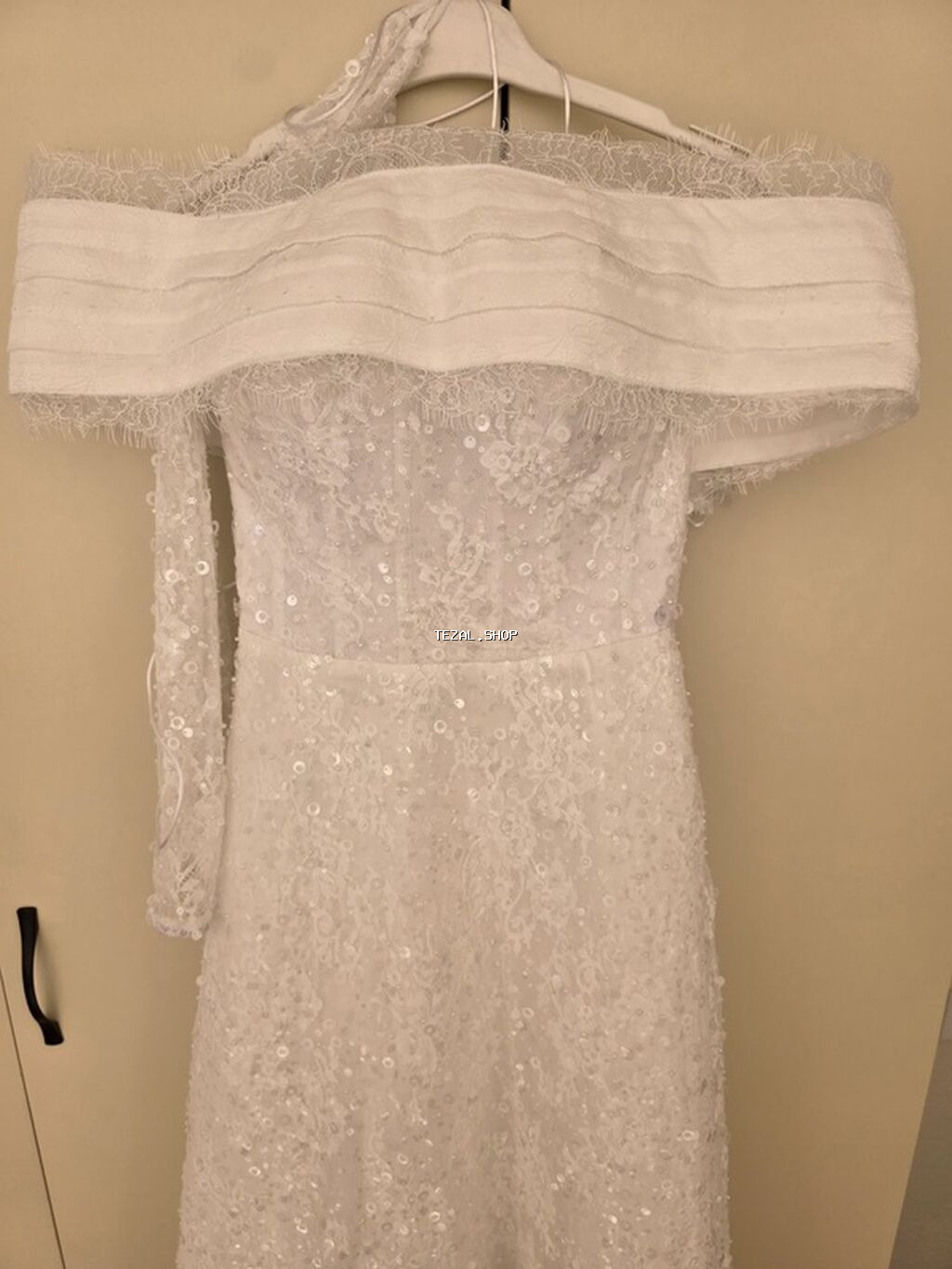 Ağ gəlinlik – zərif krujeva və payet işləməli - Model: “off-shoulder” - şəkil 5