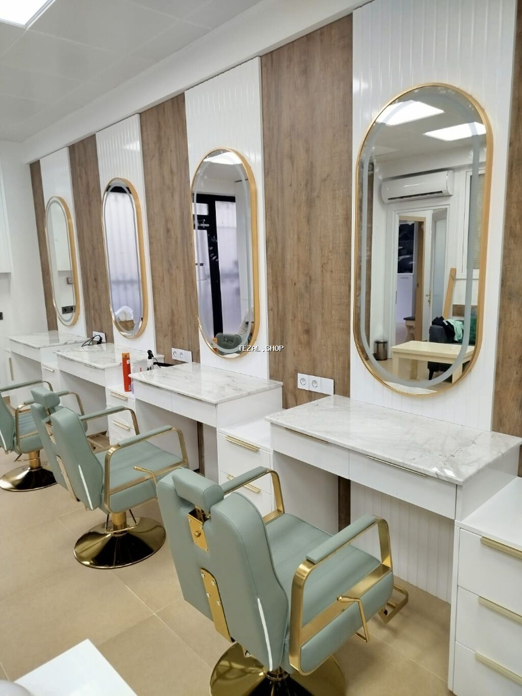 Qadın saç ustası tələb olunur, Yerin icarəsi