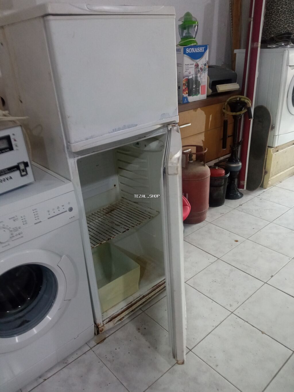 İkiqapılı soyuducu - Üst kamera: dondurucu bölməsi, ayrı qapı ilə -