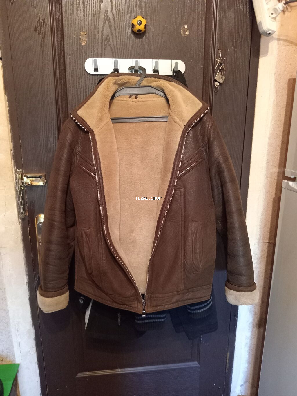 Qışlıq kişi dərisi kürk gödəkçə - Rəng: tünd qəhvəyi (xarici), qum