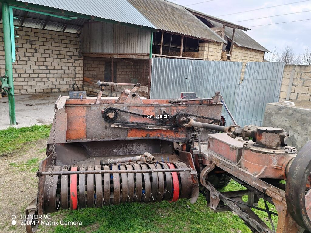 Kənd təsərrüfatı üçün pres yığan (saman/ot üçün balya-pres) -