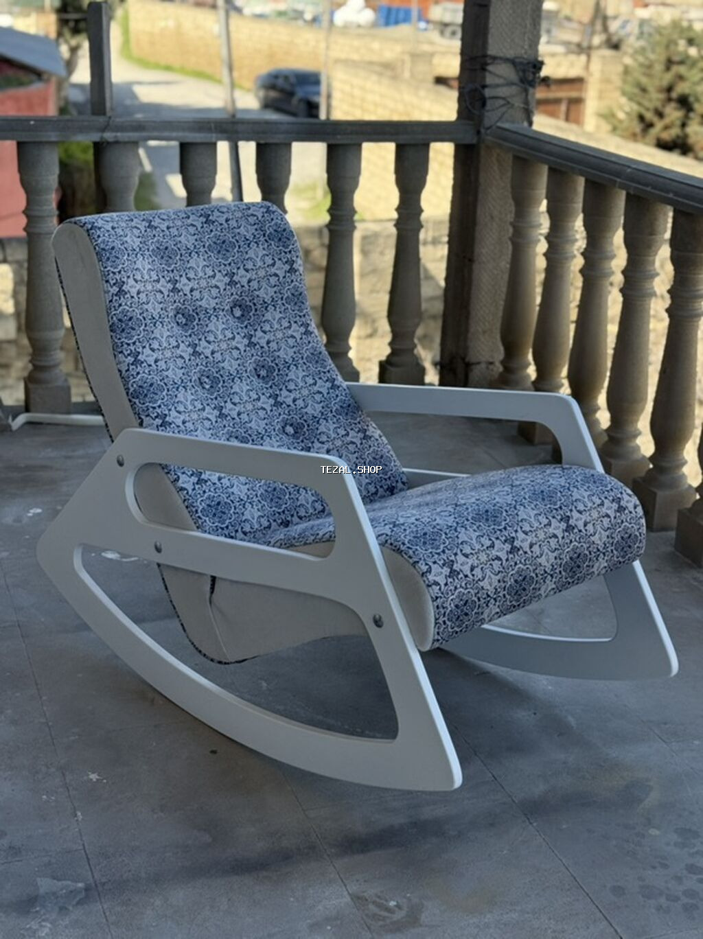 Kreslo-kaçalka, Parça