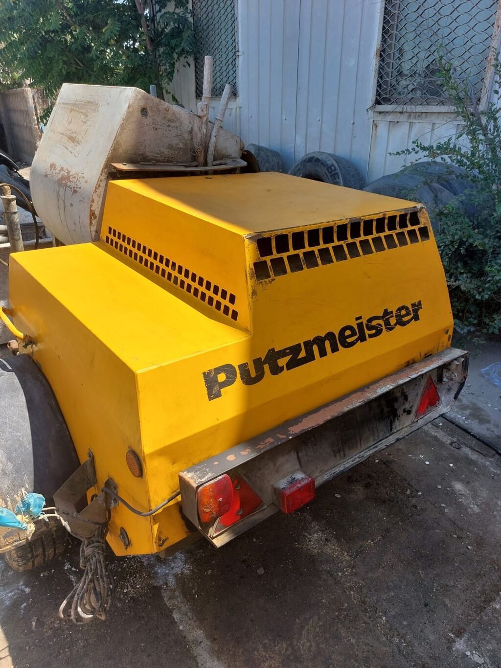 Suvaq ve Ağdağ vuran Makina Tez bir zamanda suvaq işlerini gören