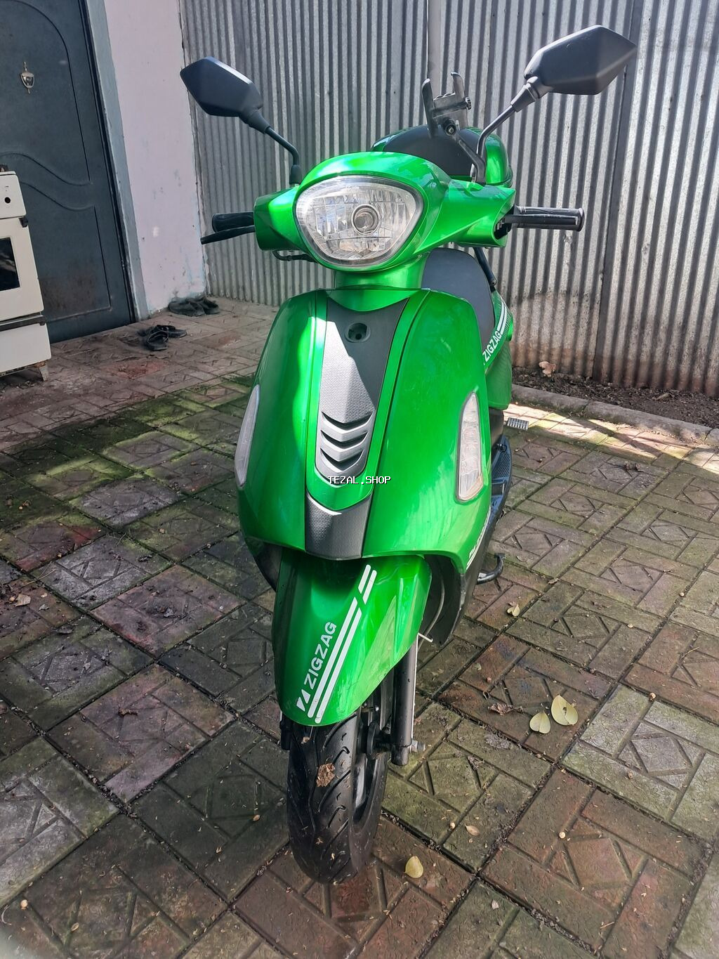 Yaşıl rəngli ZIGZAG skuter - Şəhər içi sürüş üçün kompaktdır, dar