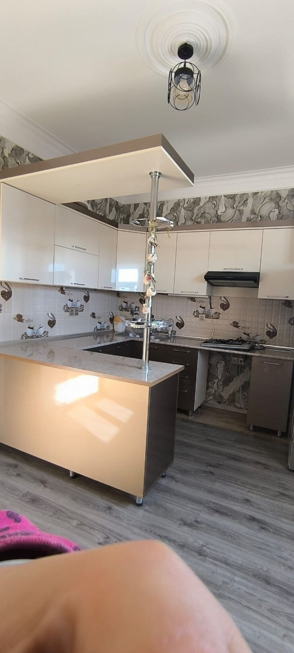 Metbex mebeli 800 azn teze kimidi. Ölçü : 5.80 metr. Usdunde moyka