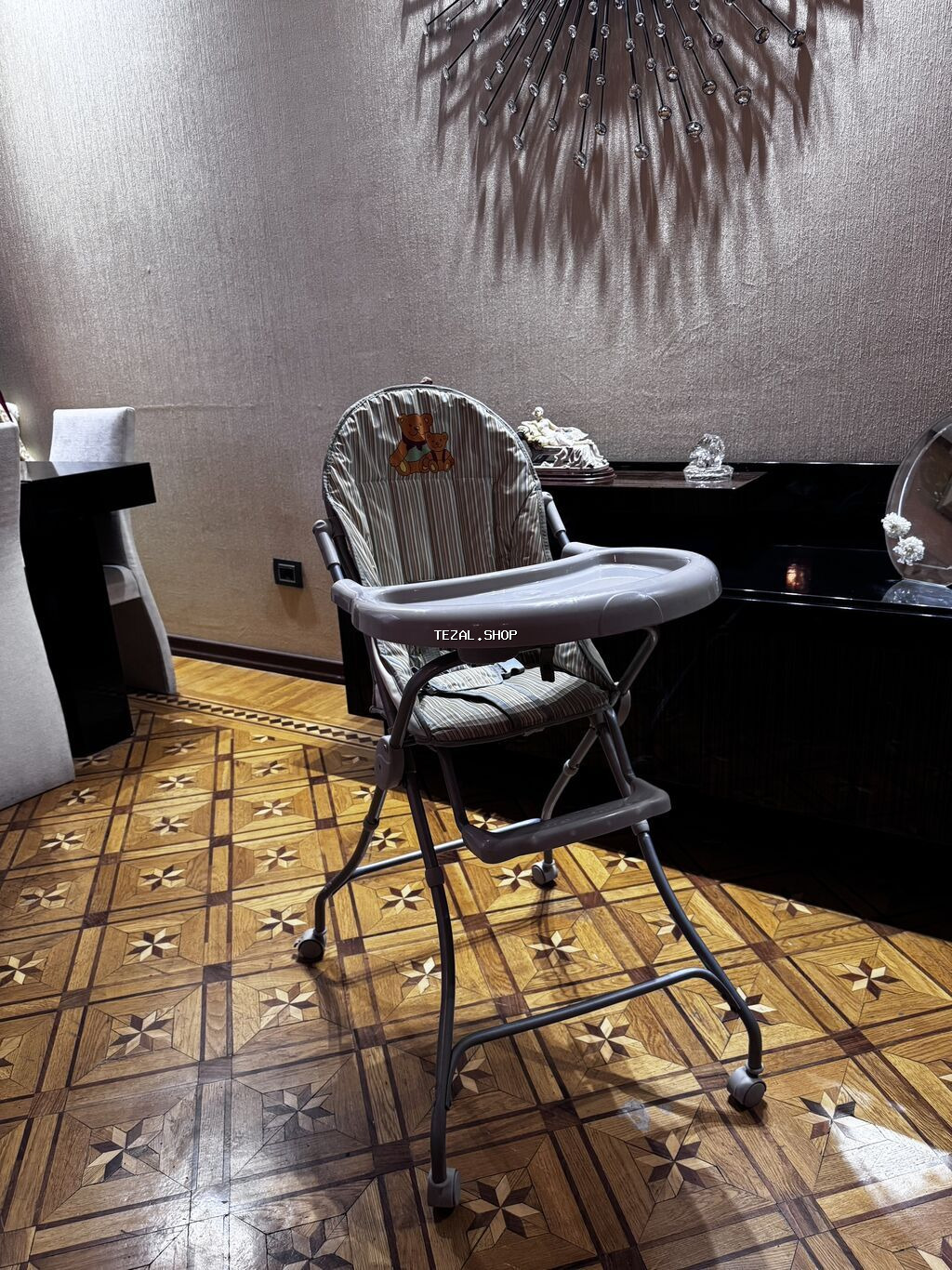 Yemek masasi.Demek olarki yenidir.Remenleri var.Cexolu tep teze