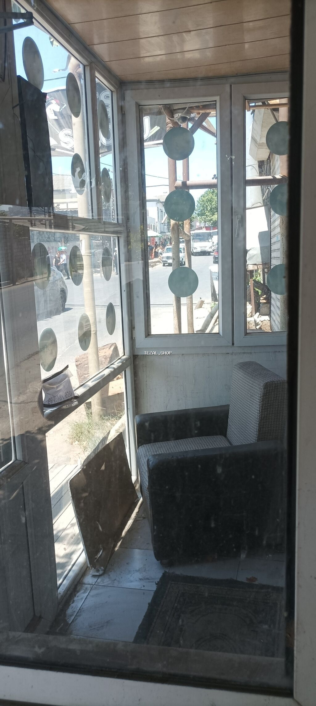 ARENDAYA VERİLİR Ofis ve Berber xana üçun elverişlidir.Ünvan Bineqedi